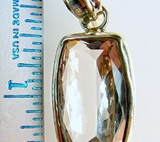 clear-natural-quartz-pendant-venus-min